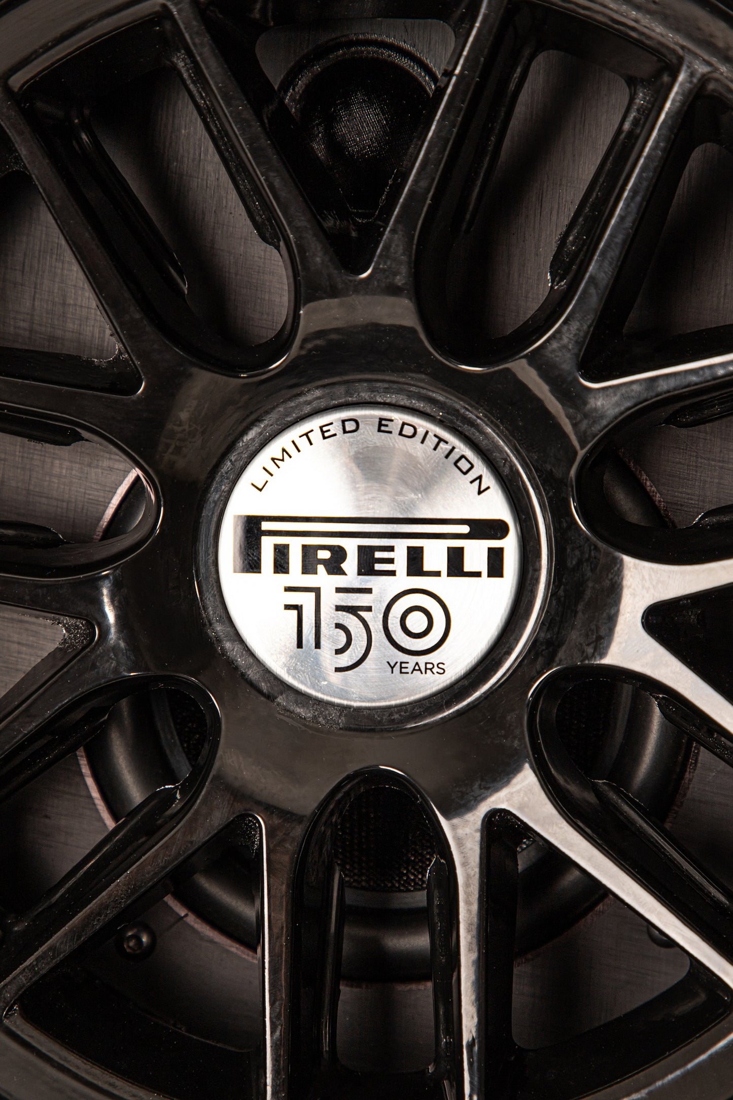 IXOOST Speaker 100W Pirelli Tyre RED 18' Scale 1:2